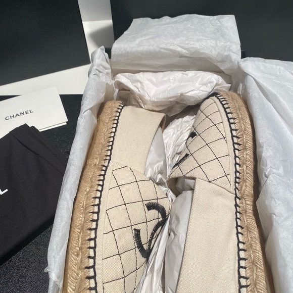 Chanel Espadrilles Canvas Diamond Quilted Flats - Picture 6 of 12